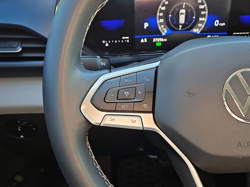 Certified 2023 Volkswagen Taos SE image 15