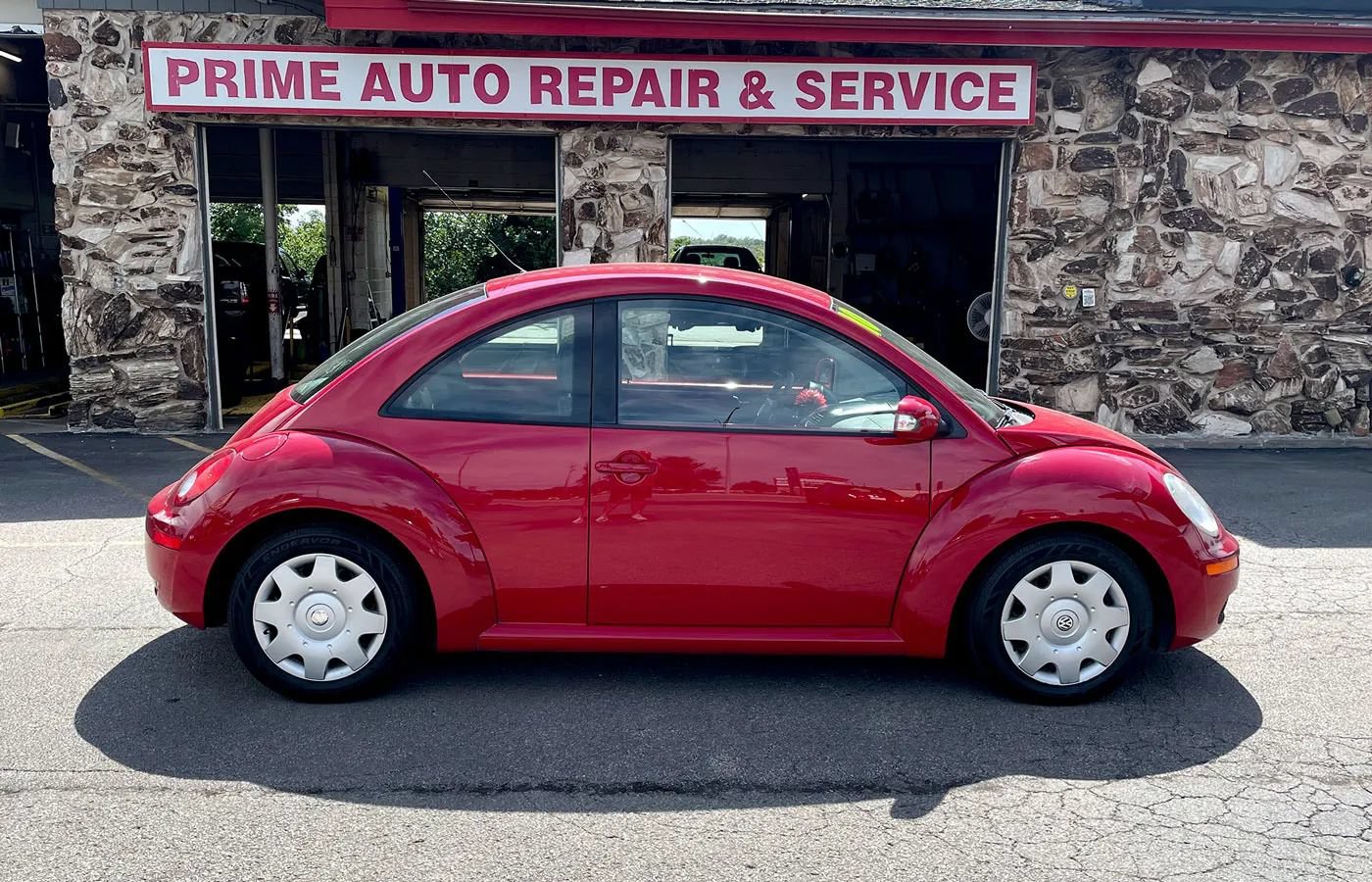 Used 2010 Volkswagen Beetle Coupe FWD image 8