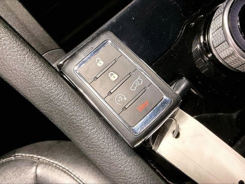 Used 2023 Jeep Grand Cherokee Limited image 13