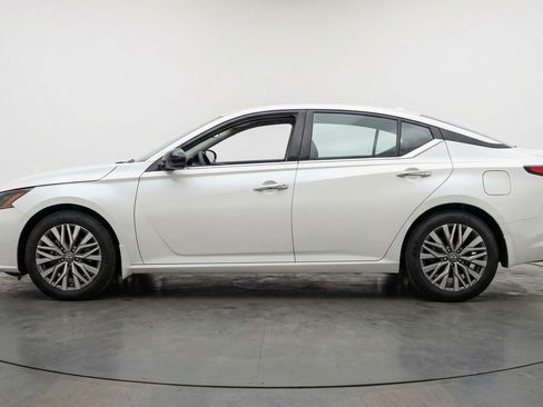 Used 2025 Nissan Altima 2.5 SV image 5