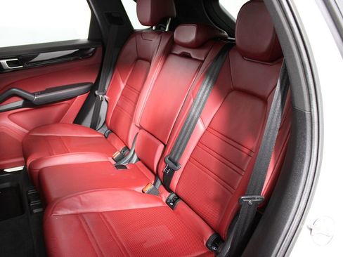 Used 2022 Porsche Cayenne Premium Pkg image 31