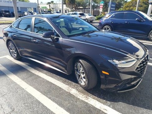 Certified 2023 Hyundai Sonata SEL w/ Convenience Package image 2