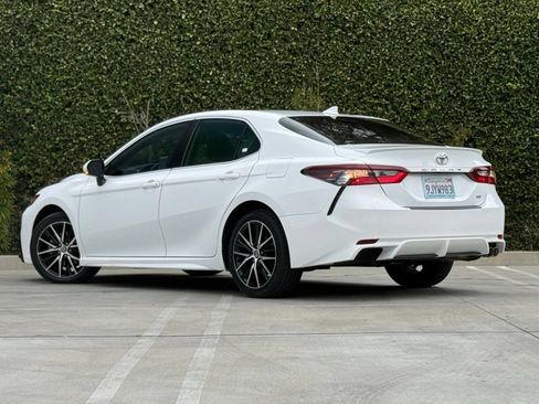 Used 2024 Toyota Camry SE FWD image 1
