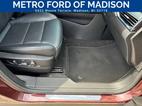 Used 2023 Cadillac XT4 Premium Luxury FWD image 47