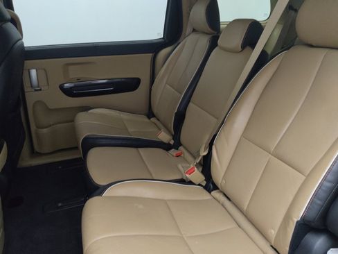 Used 2017 Kia Sedona EX FWD image 18
