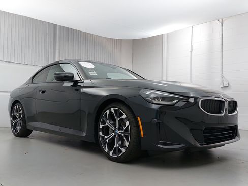 Used 2025 BMW 230i 230i w/ M Sport Package image 9