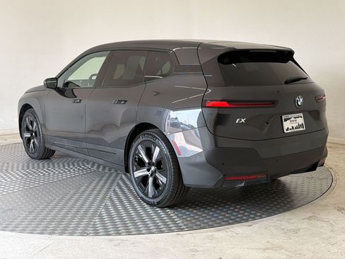 Used 2024 BMW iX xDrive50 AWD/4WD image 3