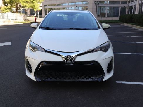 Used 2018 Toyota Corolla SE w/ SE Premium Package FWD image 3