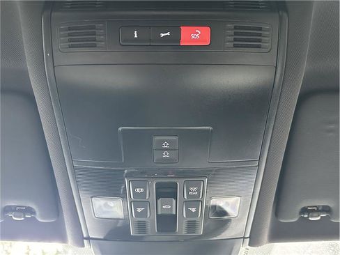Used 2018 Volkswagen Tiguan SEL Premium w/ R-Line Package AWD/4WD image 28
