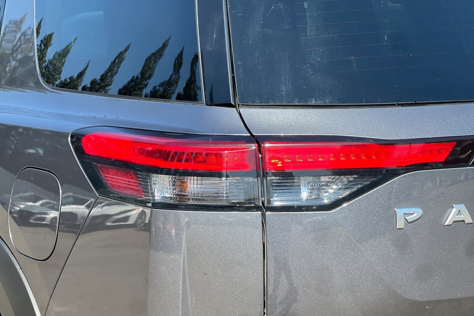 Used 2025 Nissan Pathfinder SL FWD image 35