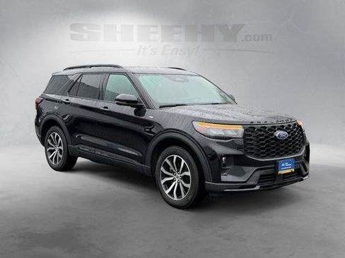 Certified 2025 Ford Explorer ST-Line AWD/4WD image 2