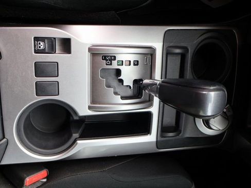 Used 2020 Toyota 4Runner SR5 AWD/4WD image 28