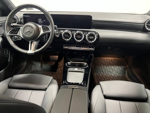 Used 2025 Mercedes-Benz CLA 250 4MATIC image 29