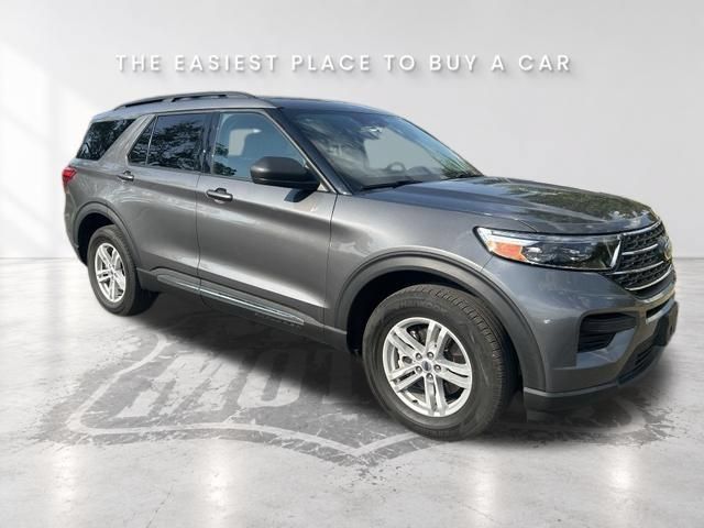 Used 2023 Ford Explorer XLT AWD/4WD image 16