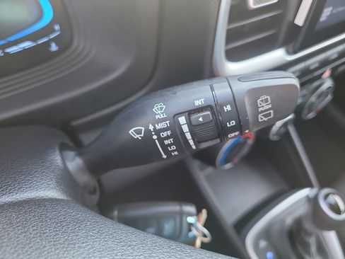 Used 2025 Hyundai Venue SE FWD image 29