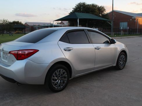 Used 2018 Toyota Corolla LE FWD image 10