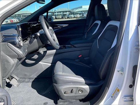 New 2025 Chevrolet Blazer EV LT image 10