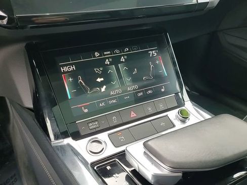 Used 2021 Audi e-tron Premium w/ Convenience Plus Package image 24