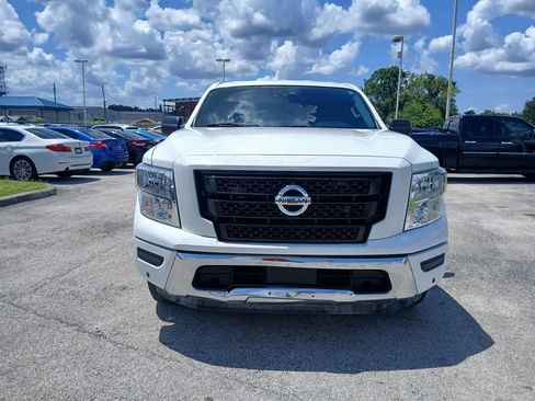 Used 2022 Nissan Titan SV w/ SV Convenience Package image 3