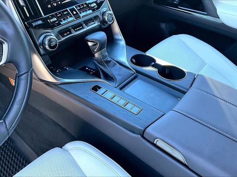 Used 2025 Lexus LX 600 4WD w/ Luxury Package image 16