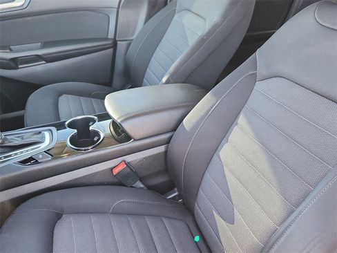 Used 2017 Ford Edge SE image 18