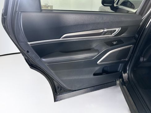 Used 2025 Kia Telluride LX FWD image 27
