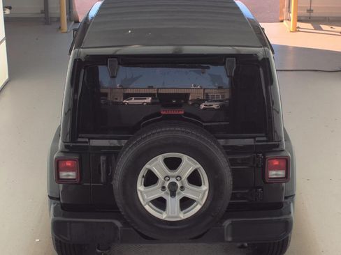Used 2022 Jeep Wrangler Unlimited Sport w/ Sun And Sound Package AWD/4WD image 5