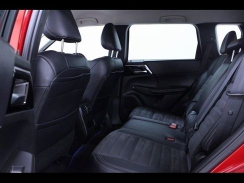 Used 2023 Mitsubishi Outlander SE image 35