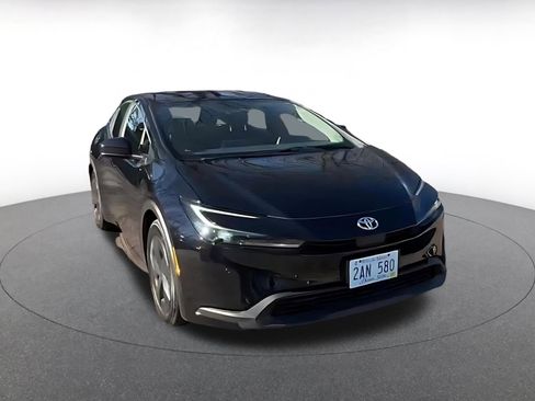 Used 2025 Toyota Prius LE image 3