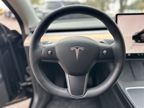 Used 2022 Tesla Model Y Long Range AWD/4WD image 18