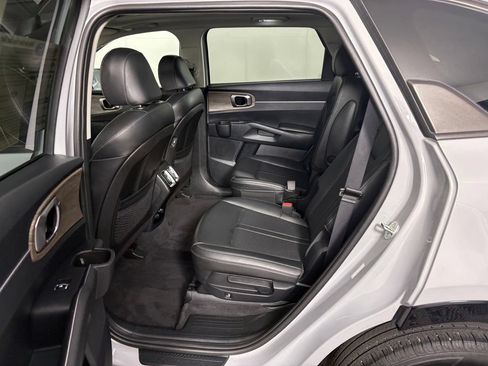 Used 2023 Kia Sorento EX w/ Panoramic Sunroof Package FWD image 29