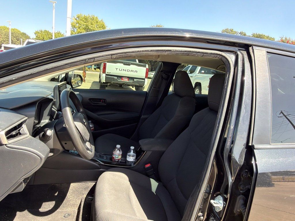 Used 2022 Toyota Corolla LE FWD image 4