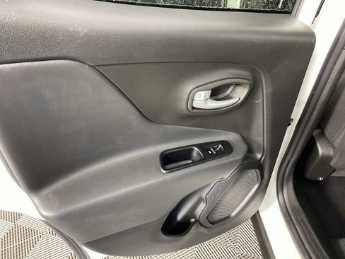 Used 2023 Jeep Renegade Latitude AWD/4WD image 26