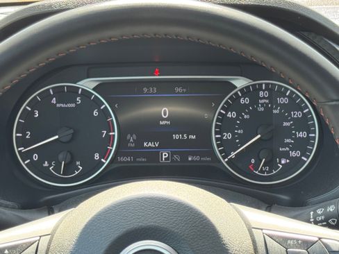 Used 2025 Nissan Sentra SR FWD image 19