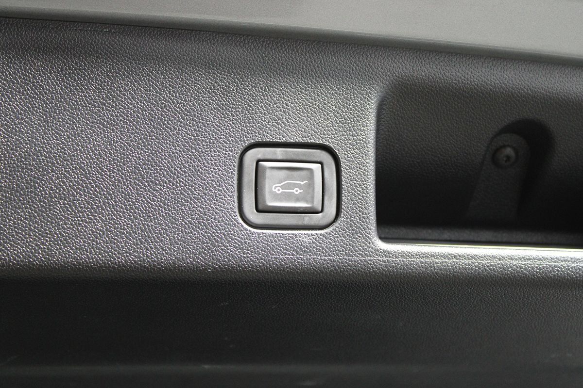 Used 2024 Chevrolet Equinox EV RS FWD image 30