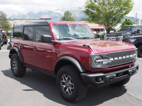 Used 2025 Ford Bronco Badlands AWD/4WD image 3