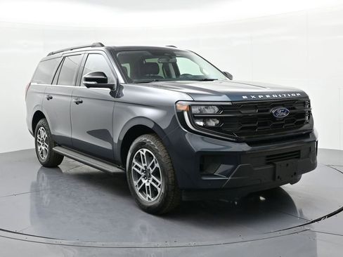 New 2025 Ford Expedition Active image 4