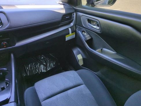 Used 2026 Nissan Rogue SV FWD image 17