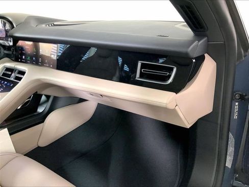 Used 2025 Porsche Taycan image 15