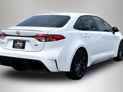 Used 2023 Toyota Corolla SE FWD image 5