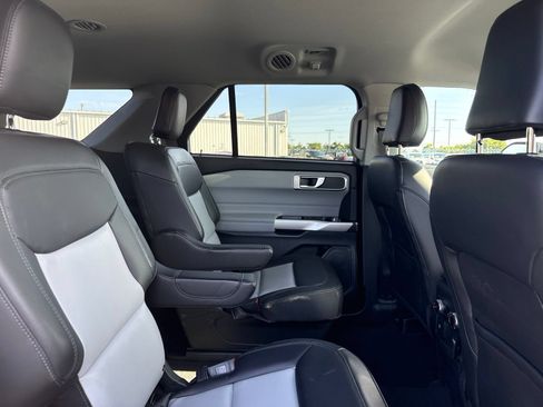 Used 2024 Ford Explorer XLT w/ Equipment Group 202A AWD/4WD image 8