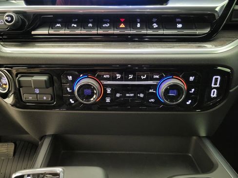 Used 2025 Chevrolet Silverado 1500 LTZ image 9