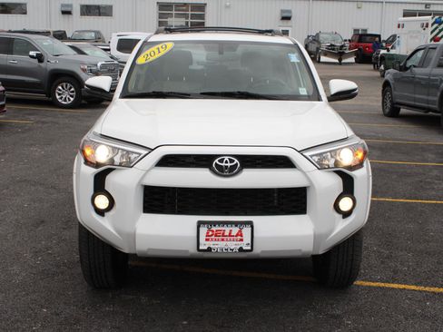 Used 2019 Toyota 4Runner SR5 image 2