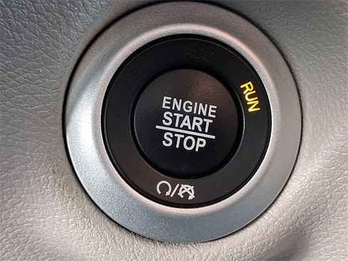 Used 2024 Chrysler Pacifica Touring-L image 22