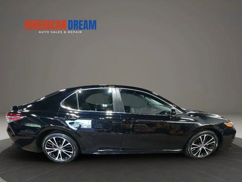 Used 2019 Toyota Camry SE w/ Carpet Mat Package FWD image 6