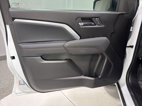 Used 2023 Chevrolet Colorado Z71 w/ Z71 Convenience Package 2 image 9