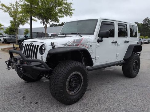 Used 2016 Jeep Wrangler Unlimited Sahara AWD/4WD image 8