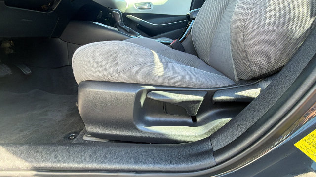 Used 2023 Toyota Corolla SE w/ SE Premium Package FWD image 19