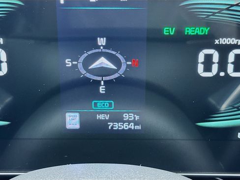 Used 2023 Kia Niro EX FWD image 8