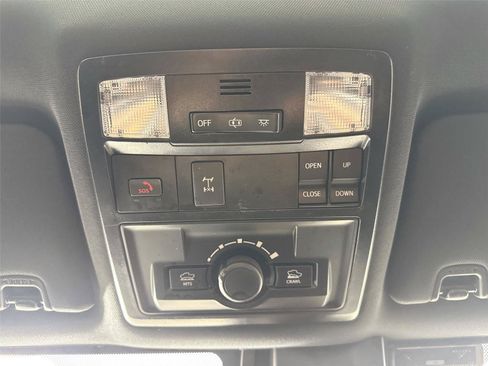 Used 2022 Toyota Tacoma TRD Off-Road w/ TRD Premium Off Road Package AWD/4WD image 24